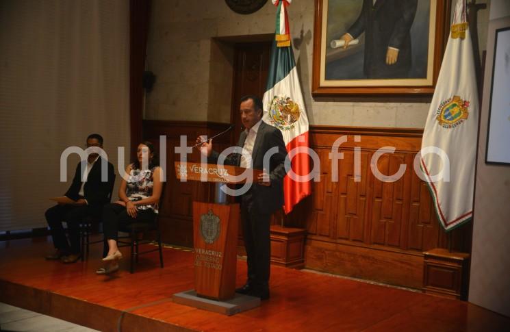  El gobernador Cuitláhuac García Jiménez informó que con la movilización oportuna de brigadas y equipamiento en las Altas Montañas se atendieron dos partos en los albergues de Zongolica durante la emergencia por inundaciones.