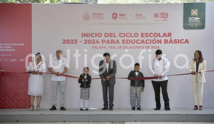 Con el regreso a clases de un millón 359 mil 021 niñas, niños y adolescentes, el gobernador Cuitláhuac García Jiménez inauguró el ciclo escolar 2023-2024 para Educación Básica y, con ello, el arranque de la Nueva Escuela Mexicana en Veracruz. 