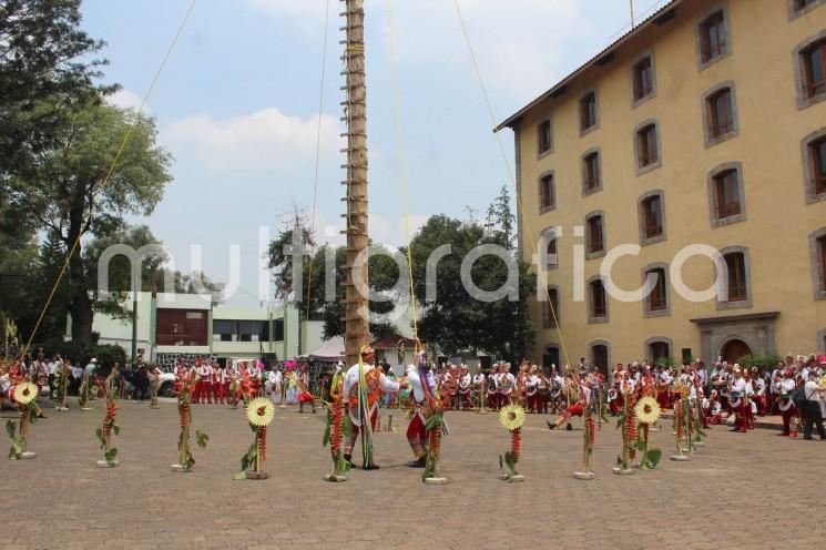  En el Complejo Cultural Los Pinos el día de hoy dio inicio el octavo Encuentro Nacional de la Ceremonia Ritual de Voladores, realizado por la Secretaría de Cultura a través de la Dirección General de Culturas Populares, en coordinación con el Consejo para la Protección y Preservación de la Ceremonia Ritual de Voladores A.C.. 