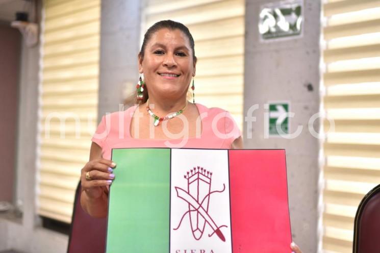 La diputada Lidia Irma Mezhua Campos hizo uso de la palabra durante la Tercera Sesión del Segundo Receso para dar a conocer la importancia y trascendencia de la Bandera Siera en la historia de México, especialmente durante el periodo independentista.