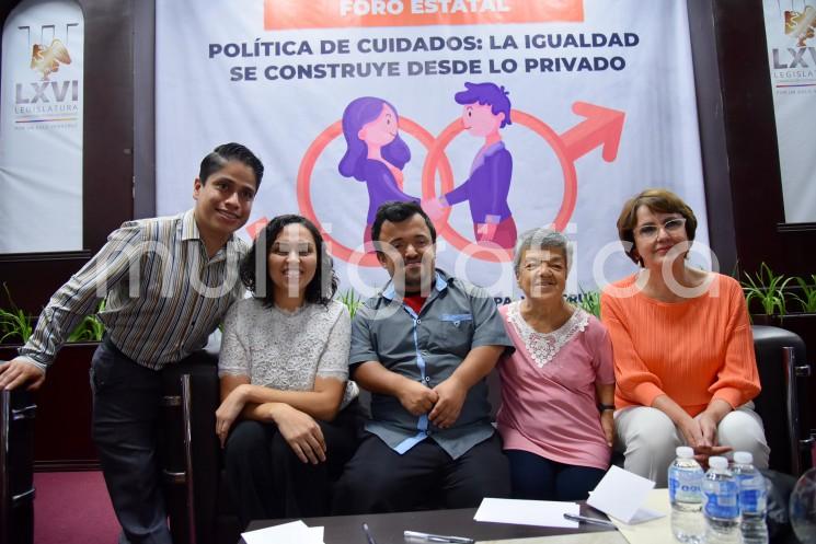 Al encabezar el foro Política de cuidados: la igualdad se construye desde lo privado, la diputada Ruth Callejas Roldán subrayó que, aun cuando hay avances en el nivel nacional en la materia, es necesaria una reforma integral para que el estado y los municipios hagan lo propio y garanticen este derecho a las y los ciudadanos.