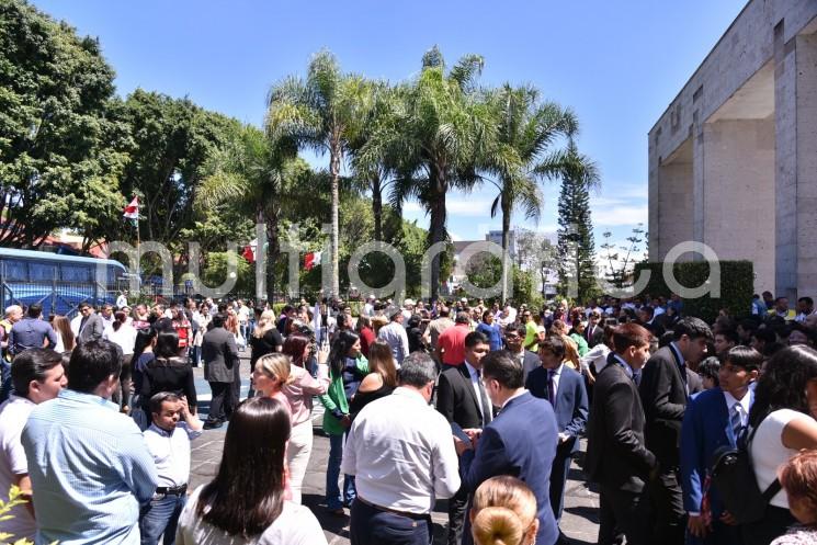 Siendo las 11:00 horas y con la participación de 530 personas el Congreso del Estado de Veracruz se sumó al Simulacro Nacional de Protección Civil, al implementar exitosamente el respectivo protocolo y desalojar del inmueble a las y los ciudadanos, para posteriormente hacer una revisión por todas las áreas del mismo y presentar a la autoridad un informe, dando como resultado un balance positivo.