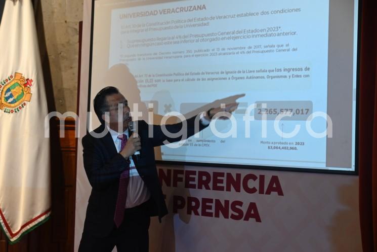  A nivel nacional, la Universidad Veracruzana (UV) es la única institución estatal de educación superior sin deuda, expresó el gobernador Cuitláhuac García Jiménez al informar que la administración ha cubierto el presupuesto en mayor medida de lo que indica la ley, que es del 4 por ciento.