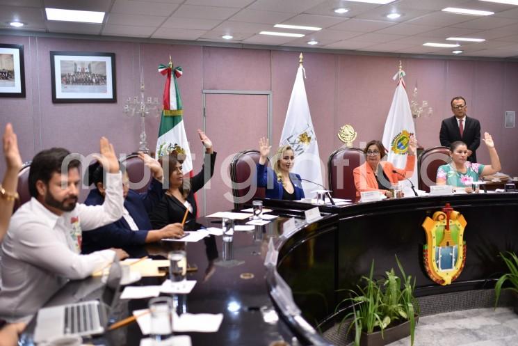 La Diputación Permanente aprobó el Acuerdo de la Junta de Coordinación Política (Jucopo), por el cual se exhorta a la Secretaría de Salud (SS) de Veracruz a que informe al Congreso del Estado sobre las políticas que ha implementado para brindar a los pacientes con enfermedades raras diagnósticos integrales, atención médica y medicamentos necesarios para cada caso, así como si se cuenta con un Registro Estatal de Enfermedades Raras y cuáles son las acciones específicas que se han realizado para la creación del mismo. 