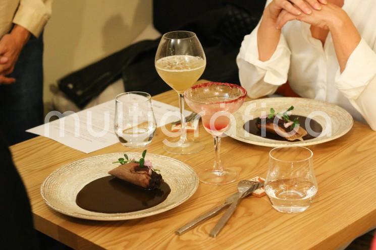  La vainilla en vaina y extracto, sal con vainilla, mole, pipián, café, licores, ron y vinagre de plátano fueron los productos veracruzanos presentes en la mesa francesa en el marco del Festival Qué Gusto, como parte de la promoción y vinculación de la Secretaría de Desarrollo Económico y Portuario (SEDECOP).