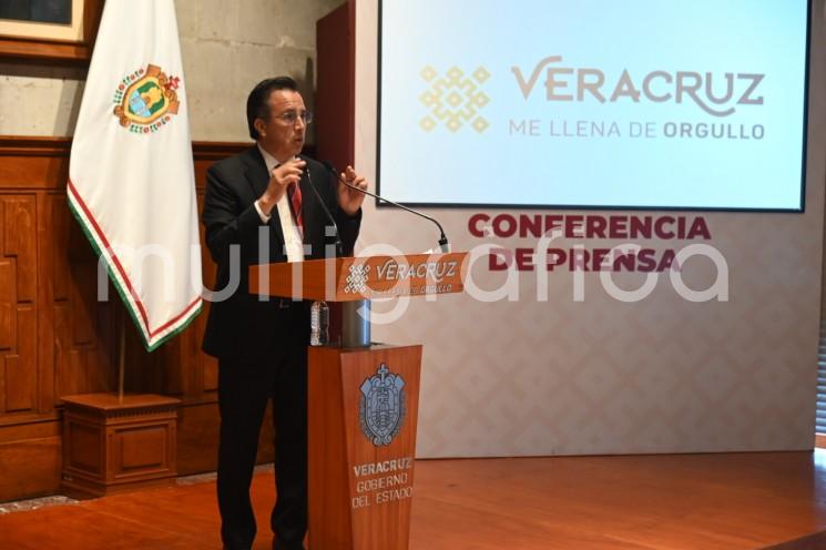 En conferencia de prensa, el gobernador Cuitláhuac García Jiménez destacó que la segunda edición de Cumbre Olmeca responde a la política social y educativa que impulsa la Cuarta Transformación para dignificar a los pueblos y promover su desarrollo cultural, económico y social. 