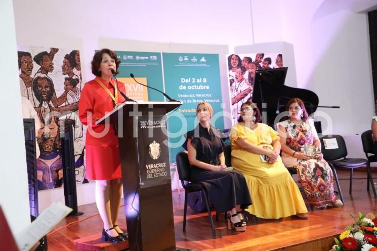 Con la entrega de la Medalla Gonzalo Aguirre Beltrán a la distinguida investigadora Margarita Aurora Vargas Canales, el Instituto Veracruzano de la Cultura dio inicio a las actividades del XXVII Festival Internacional Afrocaribeño. 