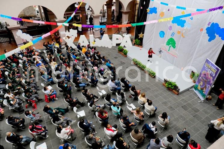 Con el propósito de fomentar la lectura, la imaginación y el desarrollo integral de las infancias, este martes se realizó el Primer maratón Cuéntame un cuento, iniciativa organizada por la Subsecretaría de Desarrollo Educativo y el Ayuntamiento, a través de la Dirección de Educación y la Regiduría Séptima.