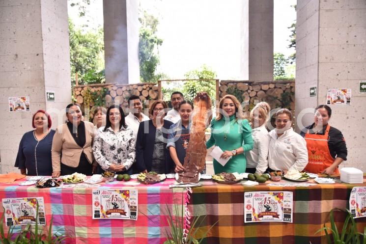 El Congreso del Estado de Veracruz, por conducto de la presidenta de la Mesa Directiva, diputada Margarita Corro Mendoza, celebró los lazos de amistad y hermandad con el municipio de Atlixco, Puebla, al anunciar, con el Comité Organizador, las actividades de la Feria de la Cecina, que se realizará los días 21 y 22 del presente mes en el Centro de Convenciones de ese Pueblo Mágico.