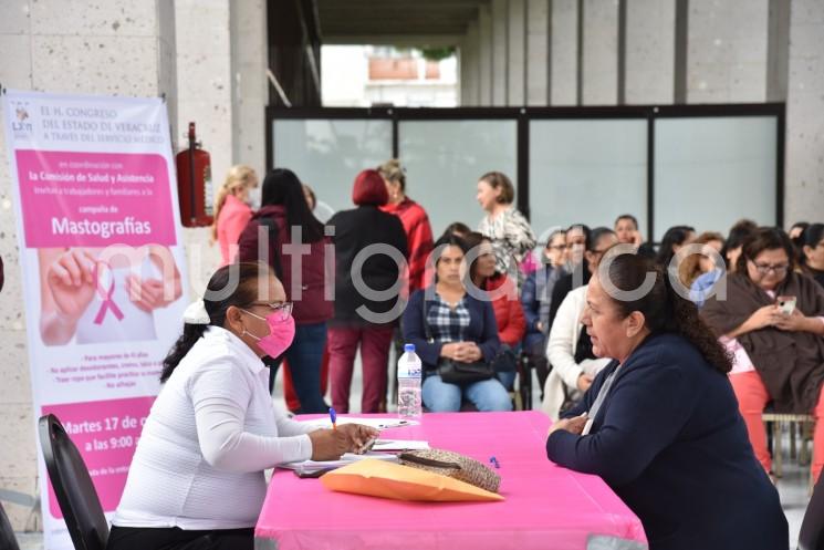 En el marco del Día Mundial contra el Cáncer de Mama, la presidenta de la Comisión Permanente de Salud y Asistencia de la LXVI Legislatura de Veracruz, diputada Adriana Esther Martínez Sánchez, coordinó los trabajos de la jornada de mastografías para el cuidado de la salud de las trabajadoras del Poder Legislativo y sus familias.