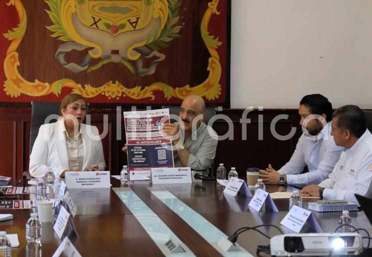 En ese sentido, el presidente municipal Ricardo Ahued Bardahuil presentó esta iniciativa de la Regiduría Séptima a cargo de la regidora María Guadalupe Márquez Leonardo, que se realizará este viernes 20 de octubre a las 11:00 horas en el Centro Comunitario El Moral. 