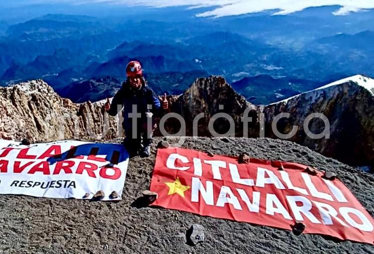 En un gesto solidario y de apoyo, un grupo de alpinistas llevaron el nombre de la aspirante a Coordinar el Comité de Defensa de la 4T en el estado de Veracruz, Citlalli Navarro, a la cima más grande de México, el Pico de Orizaba. Tal gesto conmovió a la aspirante y agradeció infinitamente.