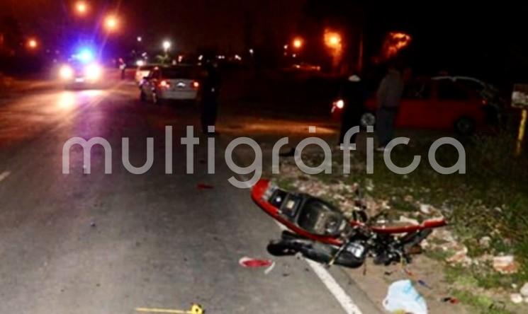  Un trágico accidente, se registro al filo de las 06:00 horas de este Sábado 21 de Octubre del presente año en la carretera Tuxpan a Tamiahua. Cuando un elemento de la Policía Municipal de este municipio costero, perdiera la vida; tras derrapar de la motocicleta, que conducía e impactarse contra un poste de la Comisión Federal de Electricidad.