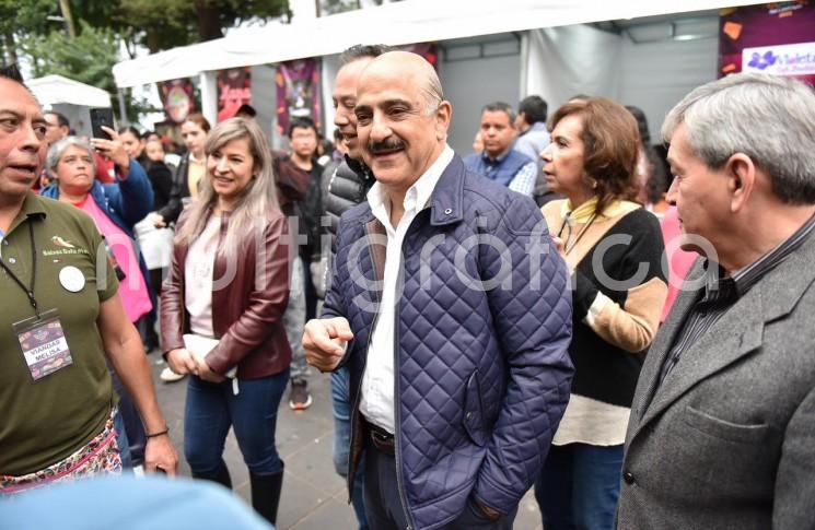  Como un evento tradicional que se llena de familias y visitantes mientras se promueven los alimentos típicos de esta época del año, calificó el presidente municipal Ricardo Ahued Bardahuil a la Feria del Tamal, Pan y Chocolate 2023, que estará instalada de 10:00 a 20:00 horas durante este fin de semana. 