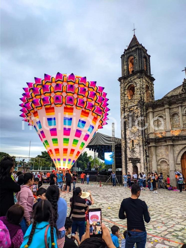 En Zozocolco de Hidalgo,  Ver., se lleva a cabo el Festival Internacional de Globos de Papel. Autoridades municipales esperan una gran derrama económica. 