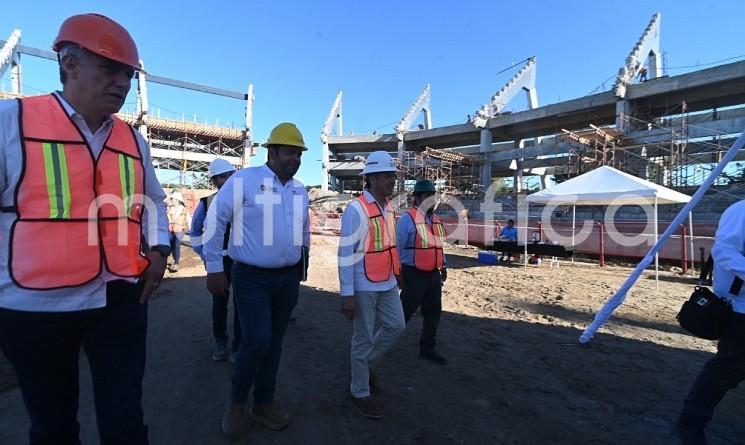 Esta tarde de martes, el gobernador Cuitláhuac García Jiménez realizó un recorrido de supervisión para constatar el avance en la rehabilitación del estadio Luis “Pirata” Fuente, el cual lleva poco más del 50% en su primera etapa.