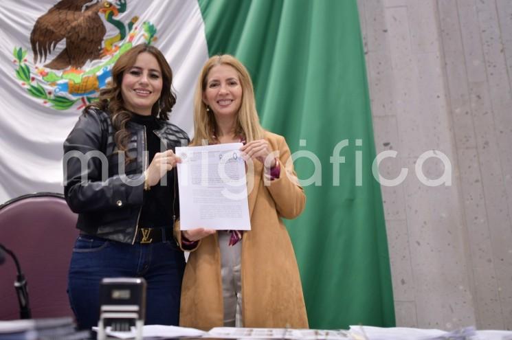 La diputada Ana Miriam Ferráez Centeno presentó una iniciativa que reforma y adiciona diversas disposiciones de la Ley de los Derechos de Niñas, Niños y Adolescentes de Veracruz en materia de Pensión Alimenticia para incorporar la creación del Registro Nacional de Obligaciones Alimentarias, homologándola con la Ley General.