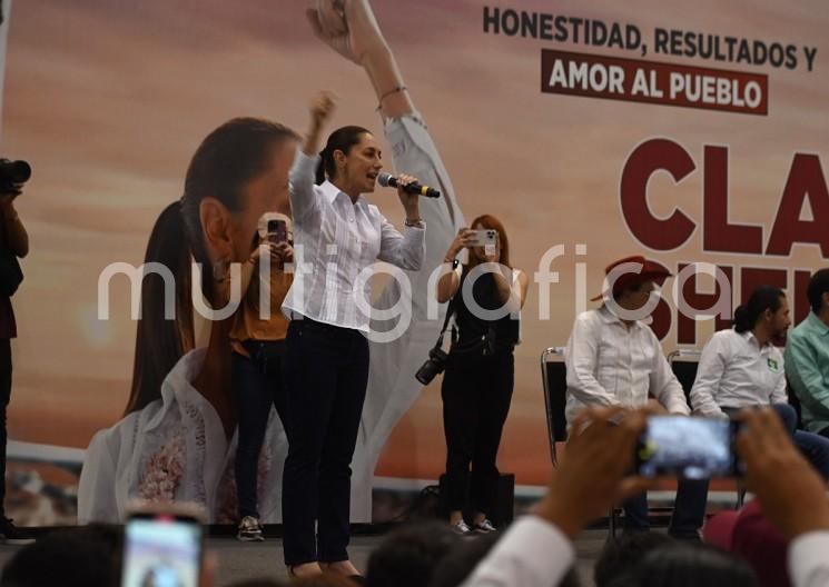 La precandidata única de Morena a la Presidencia, Claudia Sheinbaum, acompañada de Rocío Nahle, coordinadora de Comités de la Defensa de la 4T en Veracruz, arrancó gira de precampaña en Boca del Río, en el World Trade Center.