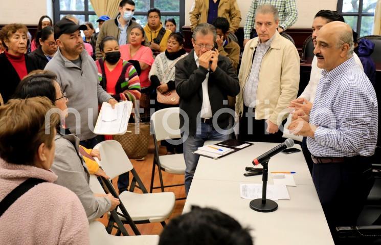 Acompañado por los regidores Antonio Ballesteros Grayeb, Daniel Fernández Carrión y el director de Participación Ciudadana, Juan Marín Viveros, el alcalde Ricardo Ahued adelantó que se trabajará hasta donde el tiempo y el recurso lo permitan para brindar mejores servicios, atención y construir la obra que la gente demanda.