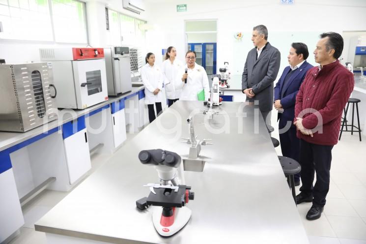 Con una inversión de 100 millones de pesos, Veracruz fortalece y transforma la educación superior; ejemplo de ello es el Laboratorio de Docencia, Investigación y Servicios, el invernadero de hortalizas y una estación meteorológica inaugurados por el gobernador Cuitláhuac García Jiménez en el Instituto Tecnológico Superior de Huatusco (ITSH).