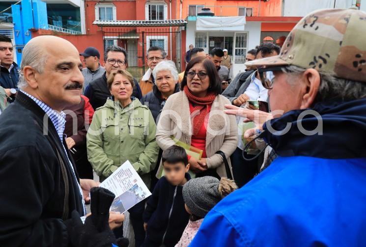 Con 37 obras al mes, 458 durante el presente año, el Ayuntamiento y la Comisión Municipal de Agua Potable y Saneamiento (CMAS) romperán récord de obra pública en beneficio de la ciudadanía, afirmó el presidente municipal Ricardo Ahued Bardahuil durante una gira de trabajo por las colonias Revolución, Lucas Martín y El Naranjal. 