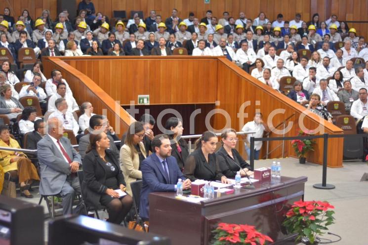 Las diputadas Margarita Corro Mendoza y Anilú Ingram Vallines, presidenta y secretaria de la Comisión Permanente de Salud y Asistencia, respectivamente, condujeron la comparecencia de la titular de la Secretaría de Salud (SS) y de los Servicios de Salud de Veracruz (Sesver), Guadalupe Díaz del Castillo Flores, dentro de la glosa del Quinto Informe de Gobierno.