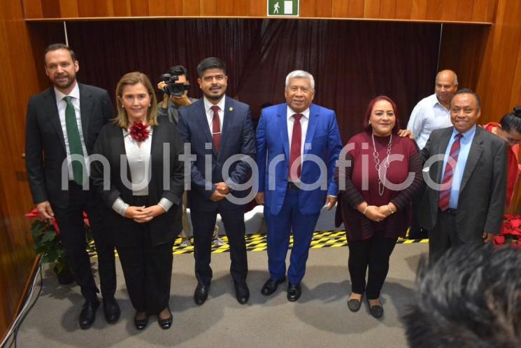 En presencia de la Comisión Permanente de Gobernación, integrada por la diputada Cecilia Josefina Guevara Guembe y por los diputados Paul Martínez Marie y Genaro Ibáñez Martínez, presidenta, secretario y vocal, respectivamente, el titular de la Coordinación General de Comunicación Social (CGCS) de Gobierno del Estado, Iván Joseph Luna Landa, rindió la comparecencia correspondiente a la glosa del Quinto Informe de labores.