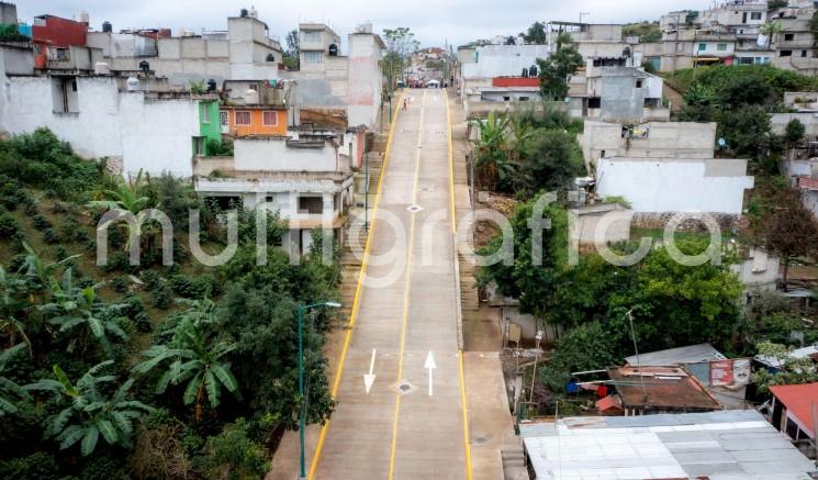 Un alcalde no puede decidir las obras por sí solo, más allá de las áreas de gobierno involucradas y las empresas constructoras. Sin la aprobación de los ediles e integrantes del Consejo de Desarrollo Municipal (CDM), estas obras no podrían llevarse a cabo, afirmó el presidente municipal Ricardo Ahued Bardahuil durante la entrega de las calles 13 de Septiembre, Popocatépetl y Linderos, en la colonia Lealtad Institucional. 