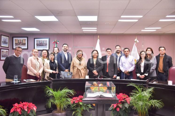 Las diputadas Illya Dolores Escobar Martínez y Margarita Corro Mendoza, presidenta y vocal, respectivamente, de la Comisión Permanente de Educación y Cultura del Congreso del Estado, realizaron, con autoridades de las secretarías de Gobierno (Segob), de Educación de Veracruz (SEV) y de Desarrollo Económico y Portuario (Sedecop), la mesa de trabajo denominada Descentralización del trámite de legalización de documentos escolares.