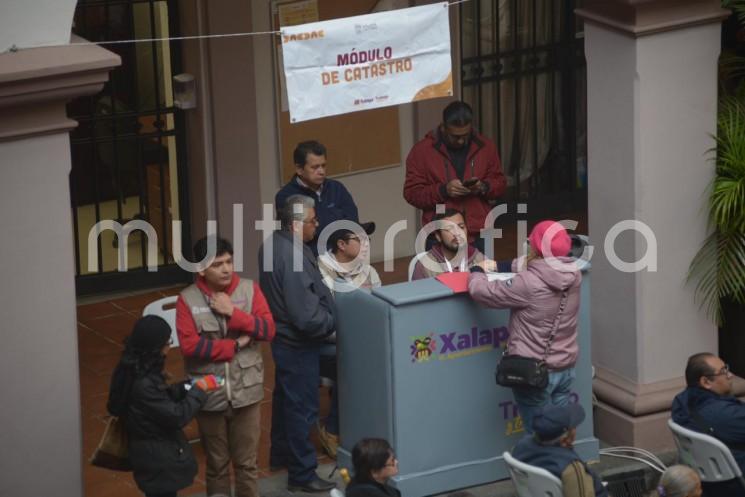 Con una importante afluencia ciudadana en los once centros de cobro, este martes inició la campaña de pago del Predial y Derecho de Limpia Pública 2024, pues en sólo tres horas, se pagaron mil 845 predios. 