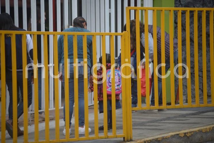 Este lunes, el gobernador Cuitláhuac García Jiménez dio la bienvenida a un millón 379 mil 201 estudiantes que retornan a 20 mil 935 escuelas de nivel básico en la entidad, además de 383 mil jóvenes de bachillerato. 