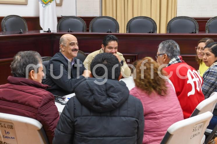 Empleados del Sindicato Nacional de Trabajadores de la Secretaría de Salud (SNTSA), Sección 26, se congregaron en las inmediaciones de la dependencia; están inconformes por el retraso en el pago de prestaciones y estímulos.