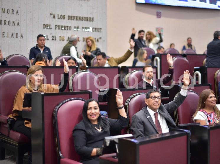 El Pleno de la LXVI Legislatura aprobó el calendario de comparecencia de las y los titulares de los organismos autónomos de la entidad ante esa Soberanía, que comprende del 24 al 26 del presente mes. 