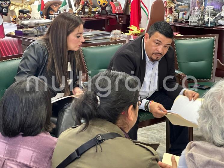 Con el objetivo de fortalecer el diálogo y acordar una agenda de atención a sus demandas y peticiones, el presidente de la Junta de Coordinación Política del Congreso del Estado, diputado Juan Javier Gómez Cazarín, atendió a integrantes del Colectivo Buscando a Nuestros Desaparecidos y Desaparecidas-Xalapa. 