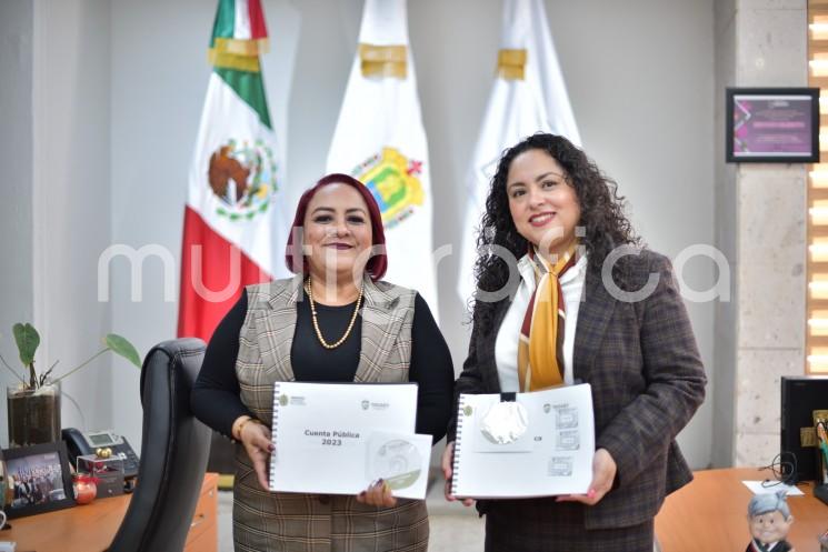 La presidenta de la Mesa Directiva de la LXVI Legislatura, diputada Adriana Esther Martínez Sánchez, recibió de la presidenta del Tribunal de Justicia Administrativa del Estado de Veracruz (Trijaev), magistrada Leticia Aguilar Jiménez, el documento de la Cuenta Pública ejercicio 2023 y el cuarto informe trimestral del organismo autónomo.