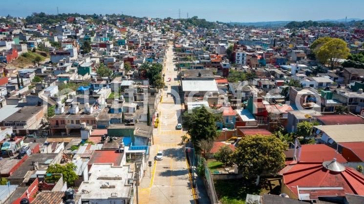 Entrega Ricardo Ahued más obras de pavimentación en la periferia de Xalapa