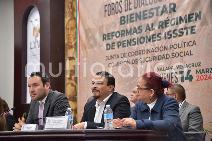 El Palacio Legislativo de Veracruz fue sede del primer foro Diálogo Estatal sobre la Reforma al Régimen de Pensiones del Issste, organizado por la Junta de Coordinación Política y la Comisión de Seguridad Social de la Cámara de Diputados del Congreso de la Unión en colaboración con el Congreso del Estado.