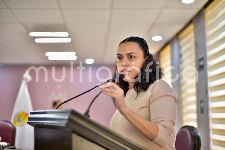 La diputada Ruth Callejas Roldán presentó a la Diputación Permanente un Anteproyecto con Punto de Acuerdo, por el que exhorta al Ayuntamiento de Xalapa y a las 211 administraciones municipales restantes para que adecuen sus Bandos de Policía y Buen Gobierno con la finalidad de establecer la autoridad competente encargada de calificar las faltas administrativas.