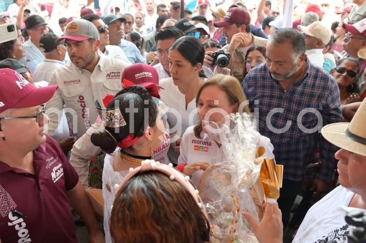 Gracias al compromiso de la próxima presidenta de México, Claudia Sheinbaum y al trabajo conjunto que harán entre el gobierno federal y estatal, se rehabilitará y ampliará la carretera 180 que cruza gran parte de la entidad y conllevará a la llegada de mayores inversiones y turismo, anunció la candidata a la gubernatura por Morena, PT, PVEM y Fuerza por México en Veracruz, Rocío Nahle García.