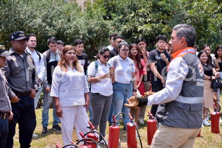 En la clausura de los trabajos de la Semana de la Seguridad Social, la presidenta de la Comisión Permanente de Trabajo y Previsión Social del Congreso local, diputada Gisela López López, agradeció a las autoridades de Salud, IPE y Protección Civil por compartir sus conocimientos con el personal del Congreso.