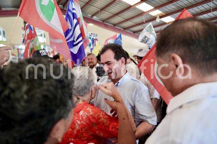 Vamos a ganar las cinco elecciones que se disputan en Veracruz, aseguró Pepe Yunes, este sábado, al encabezar diferentes encuentros con miles de habitantes de los municipios de Moloacán, Las Choapas, Agua Dulce, Nanchital e Ixhuatlán del Sureste.