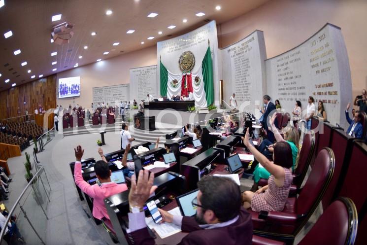 Con la finalidad de otorgar a 36 personas certeza jurídica sobre los predios que actualmente tienen en posesión, diputadas y diputados de la LXVI Legislatura aprobaron el dictamen de la Comisión Permanente de Desarrollo Urbano, Ordenamiento Territorial, Vivienda y Fundo Legal, por el cual se autoriza al ayuntamiento de Colipa enajenar, a título oneroso, dichos lotes pertenecientes al fundo legal.