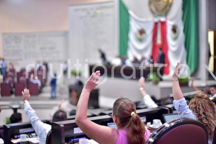 El Pleno de la LXVI Legislatura autorizó al titular del Poder Ejecutivo del estado otorgar en comodato condicional los bienes inmuebles identificados como Estadio de Fútbol Luis Pirata Fuente, y el Centro de Alto Rendimiento (CAR) del municipio de Veracruz, a favor de la sociedad mercantil CF Veracruzano S. A. de C. V.