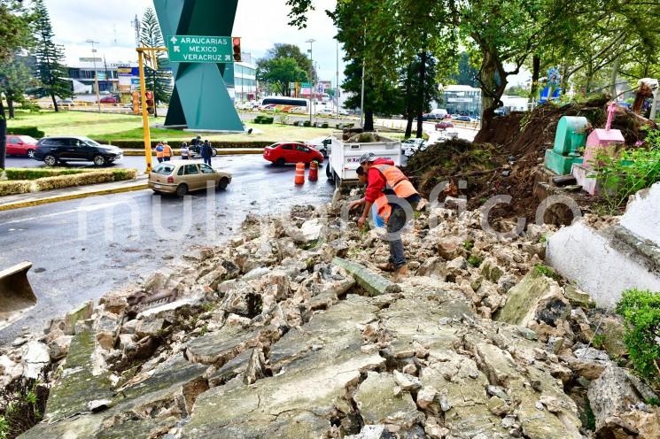 El Ayuntamiento hará uso de todos los recursos materiales y humanos para atender las contingencias asociadas a las lluvias, ya que la prioridad es salvaguardar la vida y patrimonio de las familias, afirmó el director de Protección Civil, Luis Sardiña Salgado. 