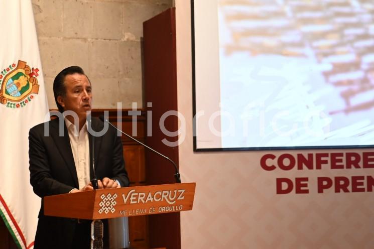 En operativo coordinado, las fuerzas de los tres órdenes de gobierno en la zona conurbada de Veracruz ubicaron y aseguraron un inmueble donde, de manera preliminar, se presume hay más de doscientas armas largas, informó el gobernador Cuitláhuac García Jiménez.