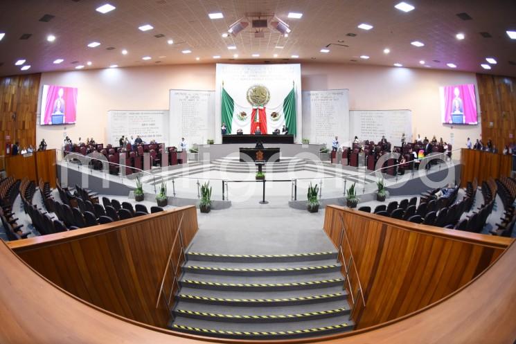 El Pleno de la LXVI Legislatura aprobó el Acuerdo de la Junta de Coordinación Política (Jucopo) por el que se designó a la ciudad de Veracruz, como sede provisional del Congreso del Estado y como Recinto Oficial el inmueble denominado Fuerte de San Juan de Ulúa para el único efecto de celebrar una sesión solemne el 11 de julio, a las 16:00 horas, para conmemorar el Bicentenario de la instalación del Poder Legislativo del estado de Veracruz. 