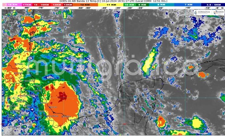 a Onda Tropical 8 que se ha convertido en una vaguada con un centro de baja presión en la parte central del país, una vaguada con eje sobre el oeste del Golfo de México, pero que podría migrar hacia el suroeste de este, y la onda tropical 9 con eje al sur del oeste de Cuba continuarán propiciando el potencial de lluvias y tormentas con eventos localmente fuertes en el estado de Veracruz, en los siguientes días. 