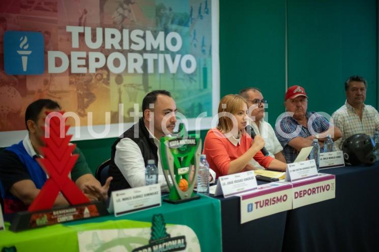 Como parte de las actividades para seguir fomentando el turismo deportivo, autoridades del Ayuntamiento y de las direcciones de Cultura Física y Turismo llevaron a cabo la presentación de la Copa Internacional Xalapa de Basquetbol y la Gran Máster Mayores de 60 de Beisbol, eventos que tendrán sede en la ciudad. 