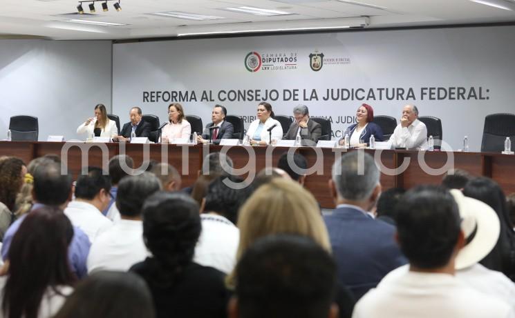 En nombre de la LXVI Legislatura del estado de Veracruz, la presidenta de la Mesa Directiva, diputada Adriana Esther Martínez Sánchez, asistió a la celebración de la quinta edición de los Diálogos Nacionales sobre la Reforma al Poder Judicial, realizada en la sede del Poder Judicial del Estado de Veracruz. 