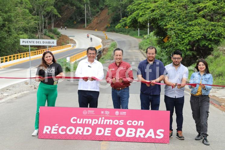 Este domingo el gobernador Cuitláhuac García Jiménez cortó el listón inaugural del Puente de los Insurgentes de 1812, nombrado así en honor a los combatientes del Ejército Real de la Nueva España y que sustituirá al Puente del Diablo, visiblemente deteriorado luego de más de 400 años de historia. 